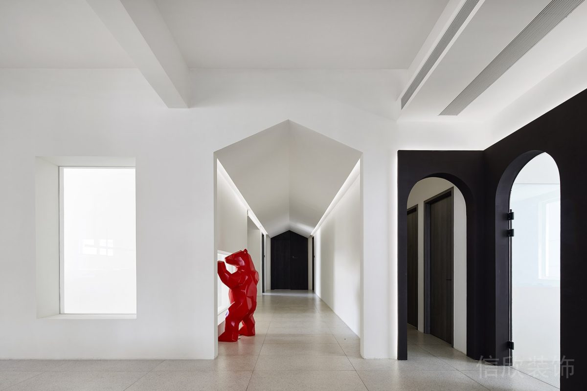 辦公室黑白撞色過道幾何造型設(shè)計(jì)