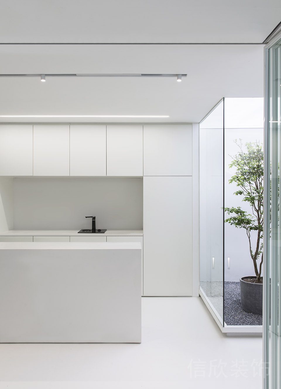 半開放區(qū)簡約白壁柜設(shè)計(jì)