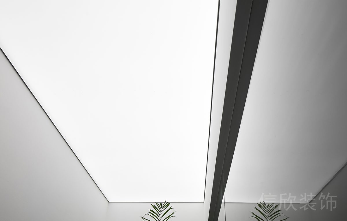 白色極簡風辦公空間展示區(qū)軟膜天花吊頂裝修設(shè)計