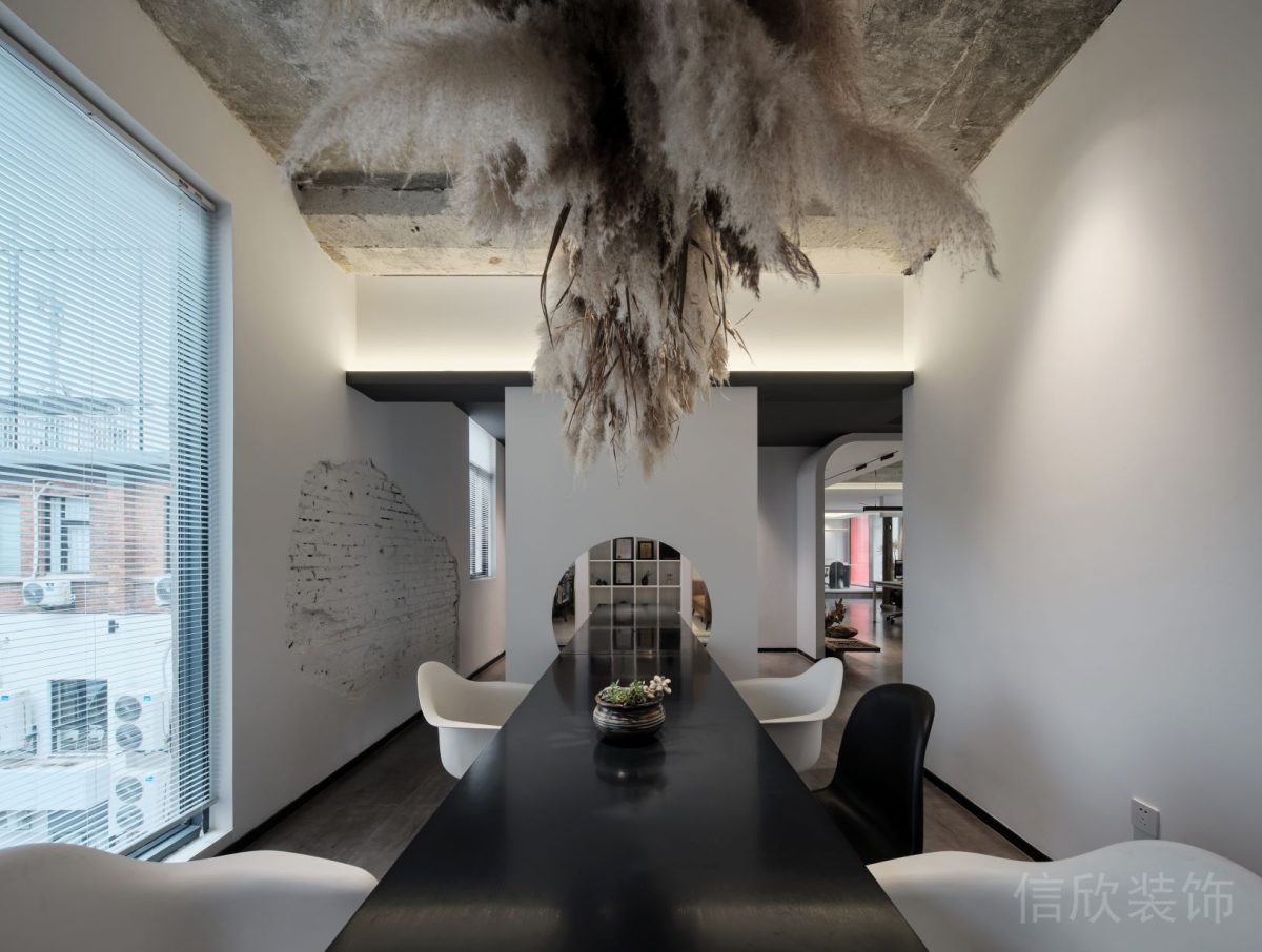 古典現(xiàn)代簡約風(fēng)辦公空間黑色會議桌設(shè)計