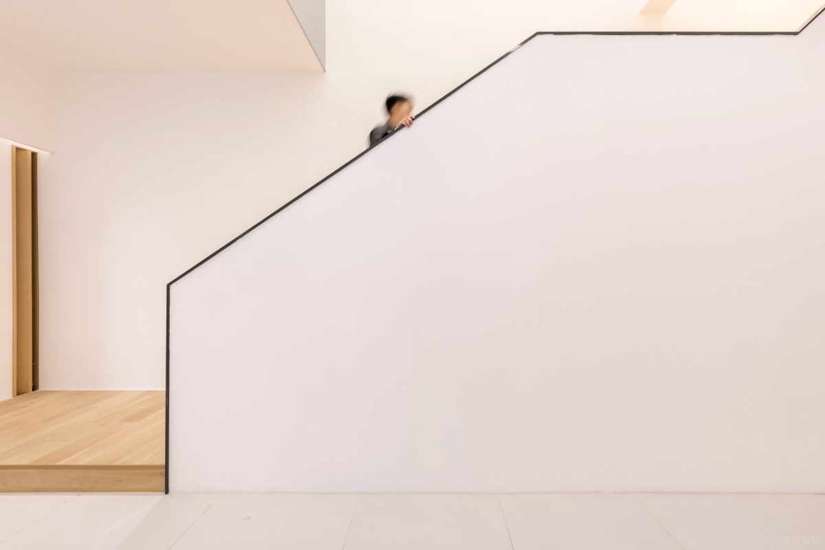 黑邊漫畫風(fēng)全白墻體辦公室樓梯設(shè)計