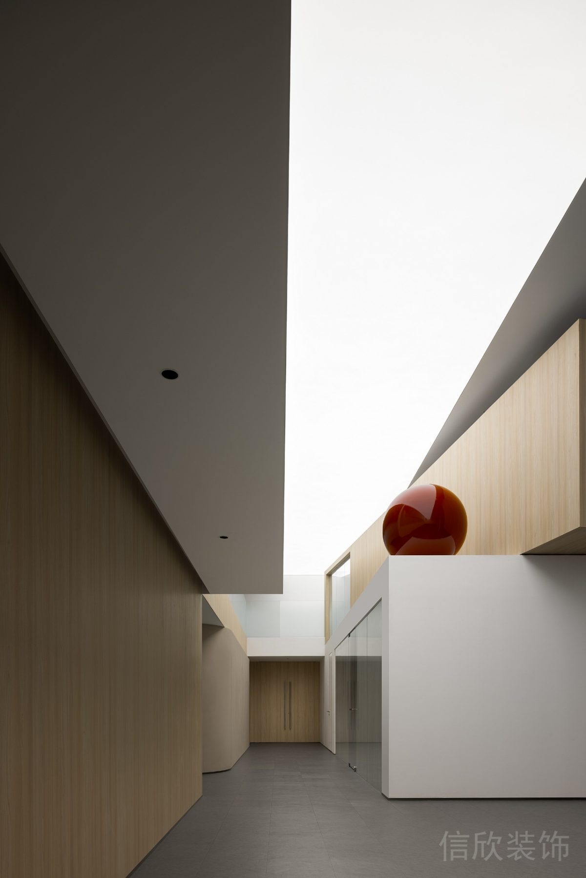 紅球藝術(shù)北歐風(fēng)設(shè)計(jì)不規(guī)則幾何設(shè)計(jì)辦公室過(guò)道