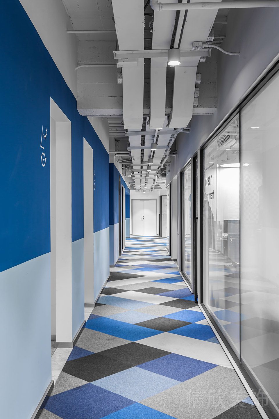 海洋藍色辦公室過道玻璃隔斷板設(shè)計