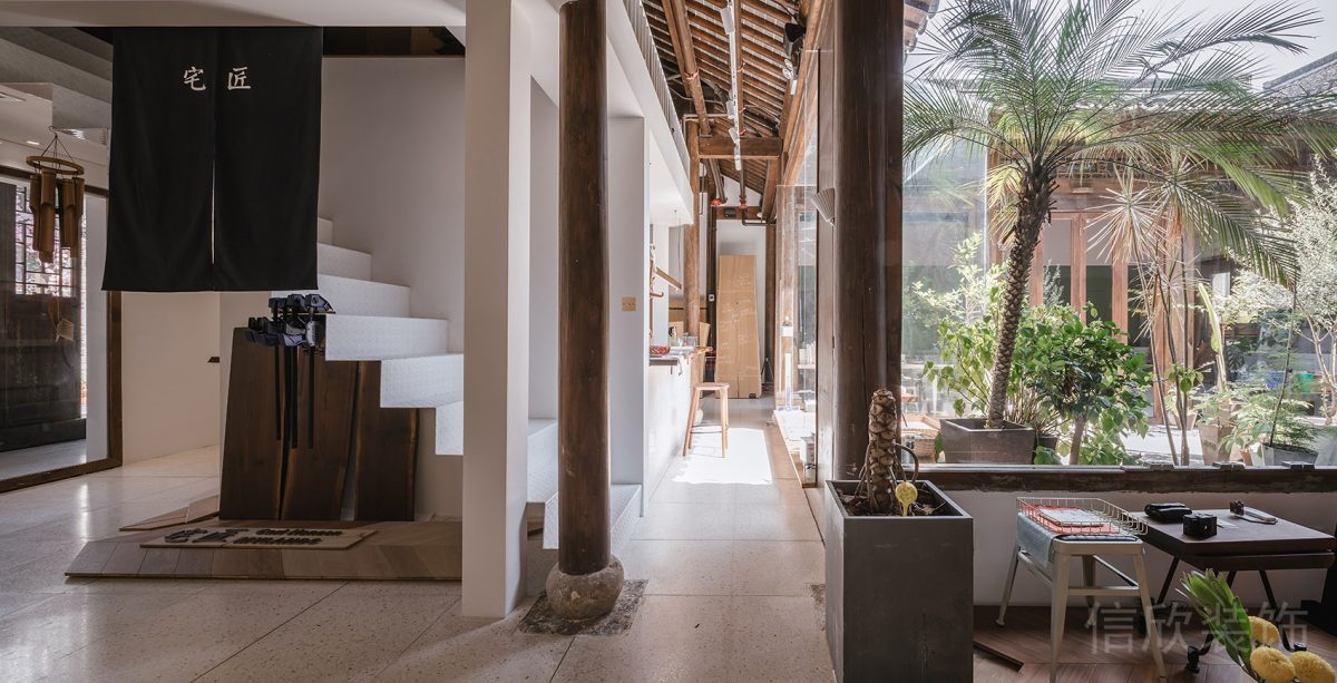 室內(nèi)園林木柱工作室過(guò)道設(shè)計(jì)