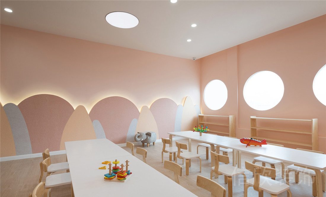 深圳財(cái)富大廈瓏瓏兒童培訓(xùn)中心裝修設(shè)計(jì)兒童學(xué)習(xí)教室內(nèi)嵌式燈飾條