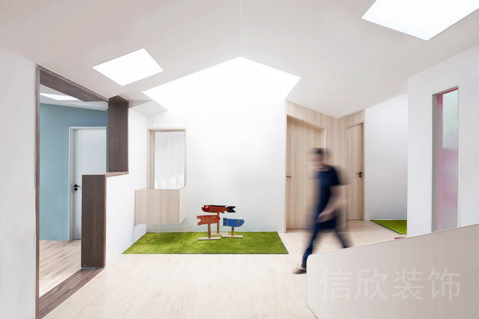 深圳福田區(qū)華強北少兒教育培訓機構娛樂大廳斜屋頂天花