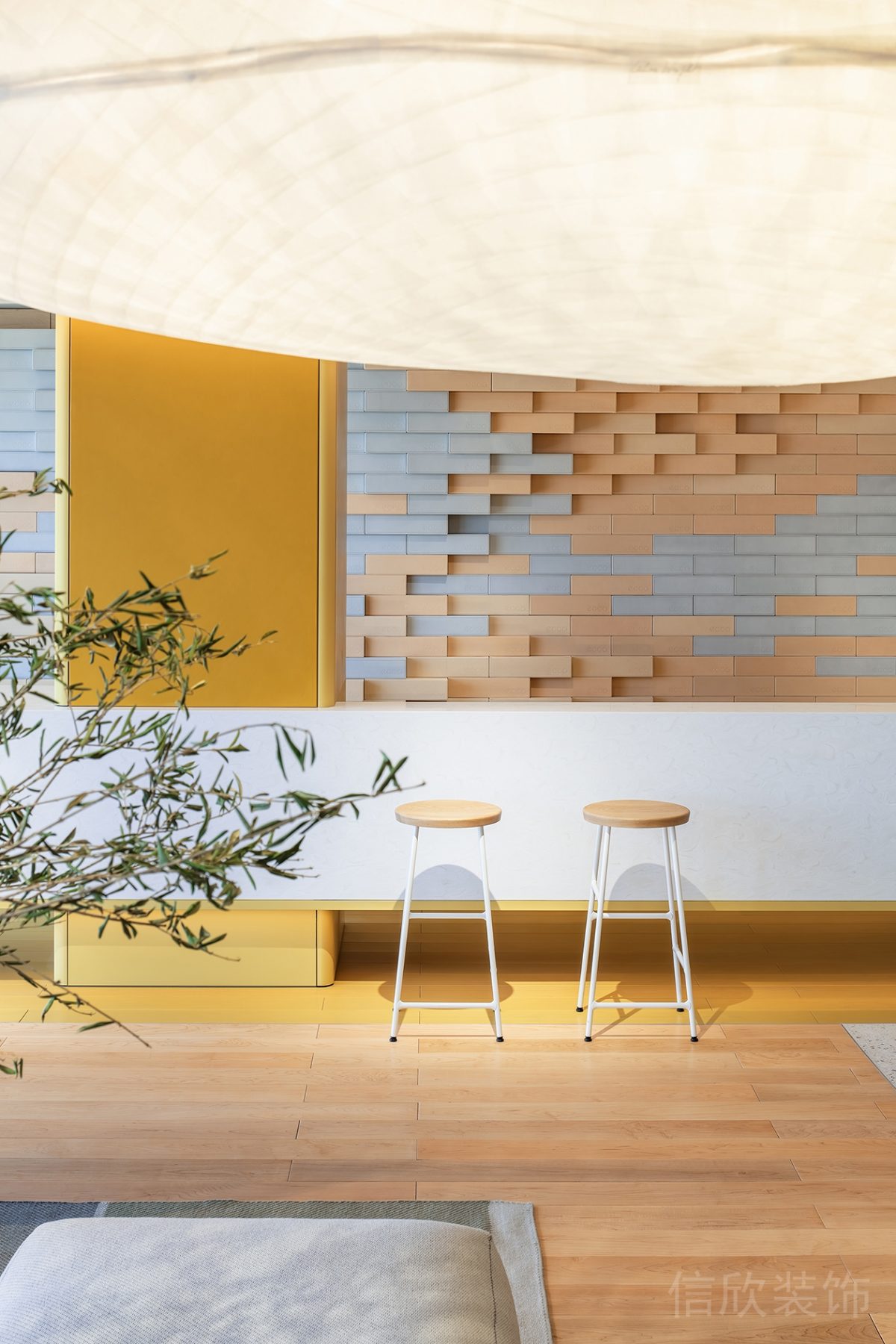 現(xiàn)代簡約風(fēng)辦公空間接待區(qū)接待臺(tái)裝修設(shè)計(jì)