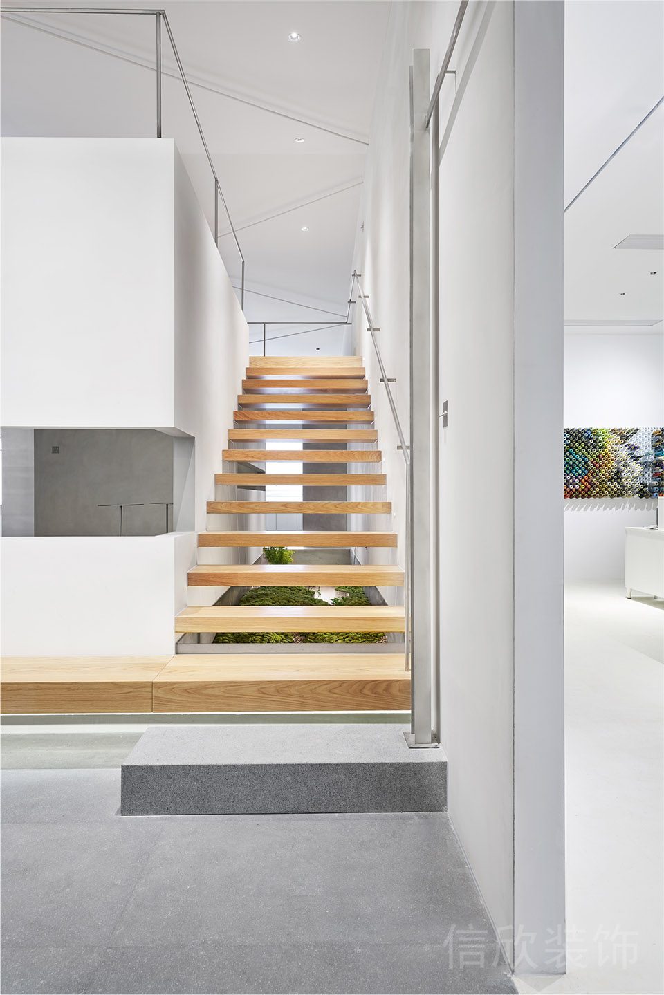 現(xiàn)代簡約風辦公空間木制樓梯裝修設計