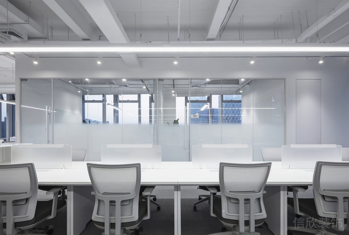 現(xiàn)代淺色工業(yè)風(fēng)天花板辦公室設(shè)計(jì)