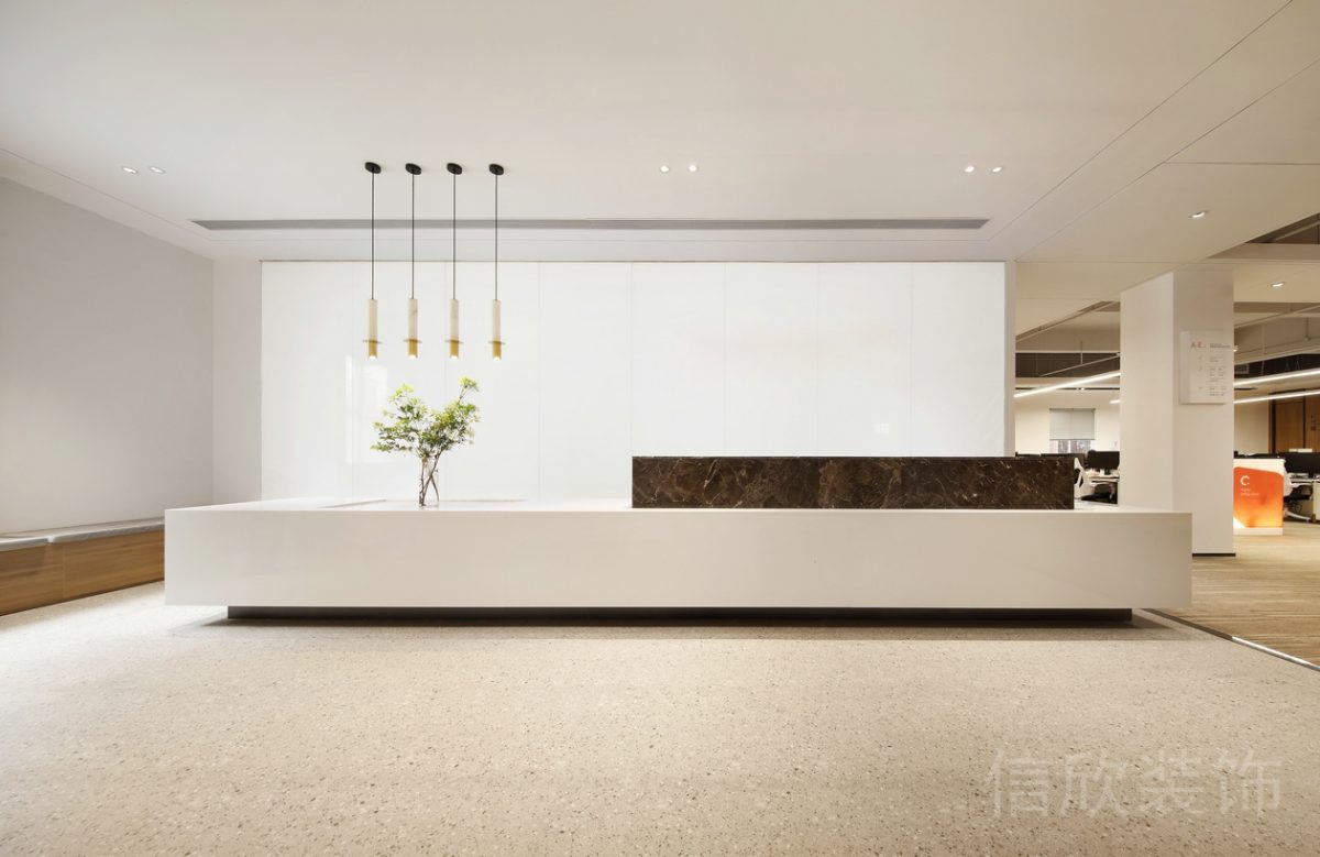 原木風(fēng)現(xiàn)代風(fēng)格辦公空間白色接待臺(tái)裝修設(shè)計(jì).jpg