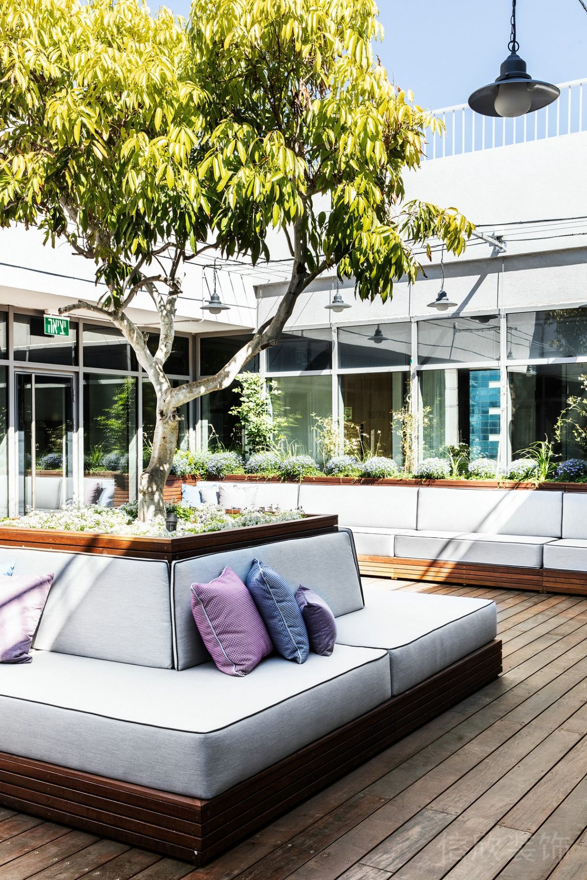 藝術(shù)簡(jiǎn)約風(fēng)辦公空間戶外景觀裝修設(shè)計(jì)