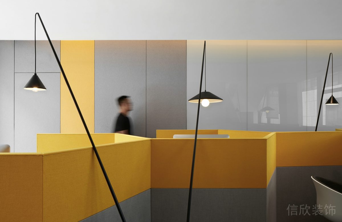 黃色蜂窩幾何設(shè)計(jì)拼貼獨(dú)立辦公桌半開放式辦公室裝修