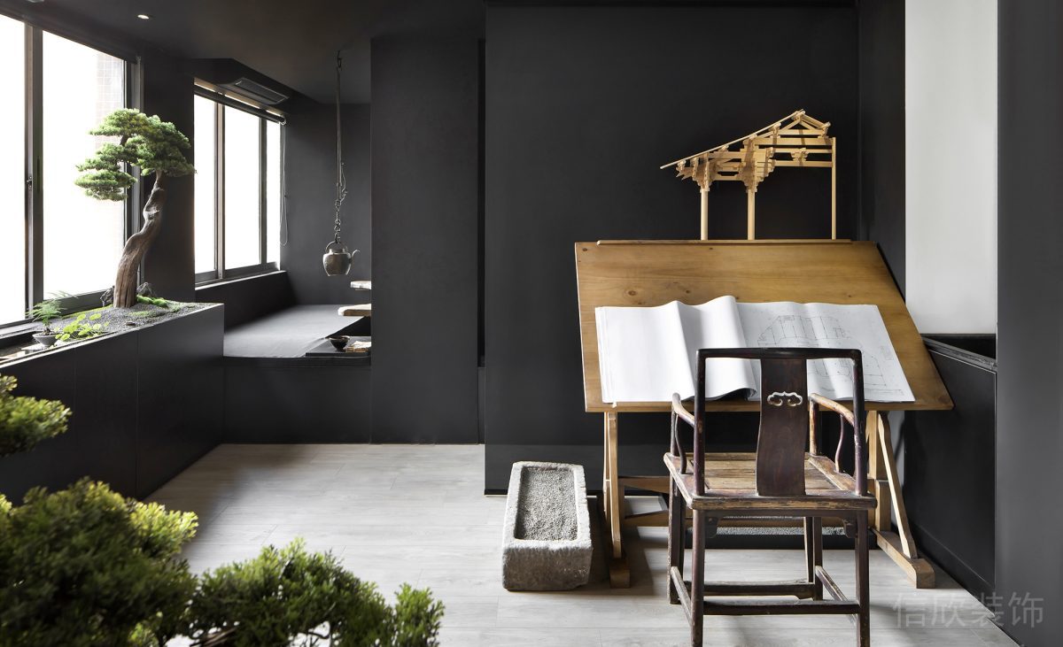 辦公室設(shè)計木飾板工作臺深灰色裝修圖