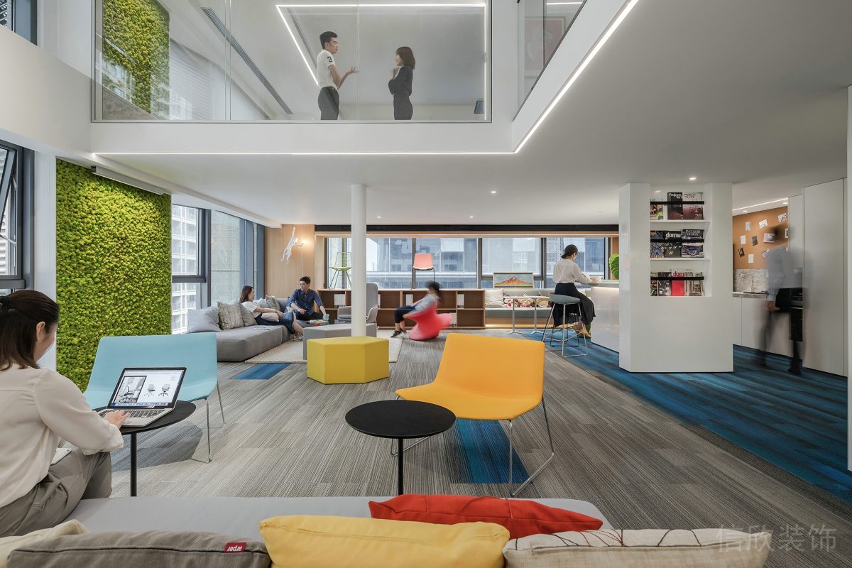 彩色創(chuàng)意風(fēng)辦公室一樓大廳公共休息區(qū)域墻體內(nèi)嵌收納設(shè)計(jì)