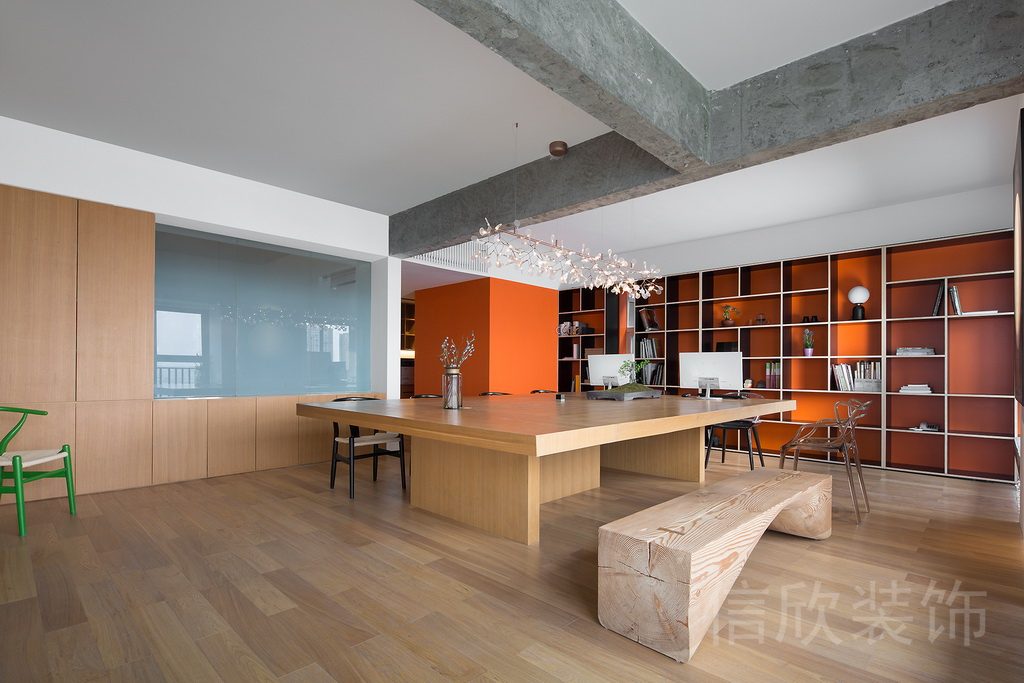 活力橙原木風(fēng)會議室討論區(qū)域辦公室裝修設(shè)計