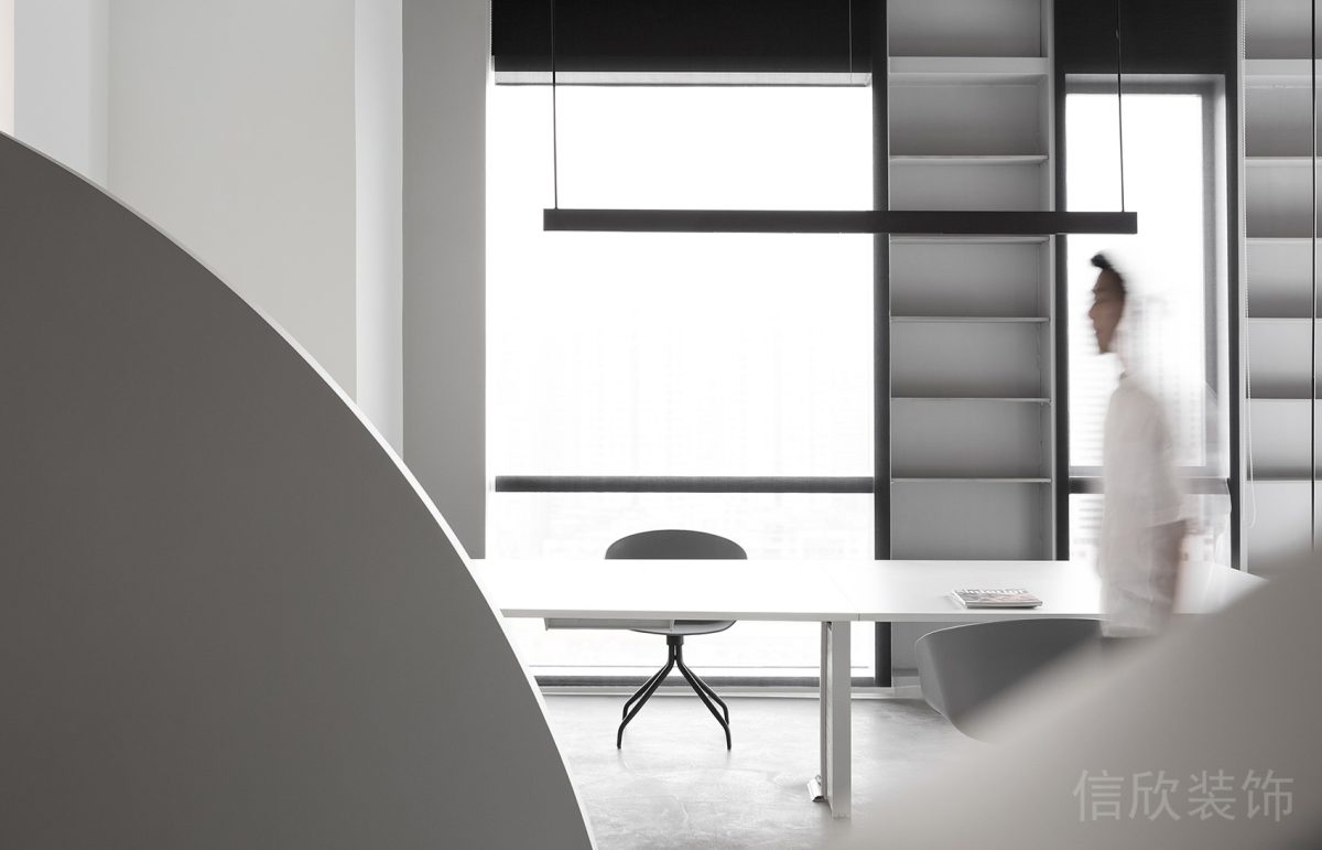 總裁辦公室獨(dú)立工位設(shè)計墻體收納設(shè)計辦公室裝修