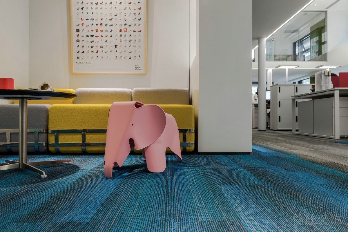 辦公室設(shè)計(jì)接待前區(qū)皮革沙發(fā)童趣設(shè)計(jì)