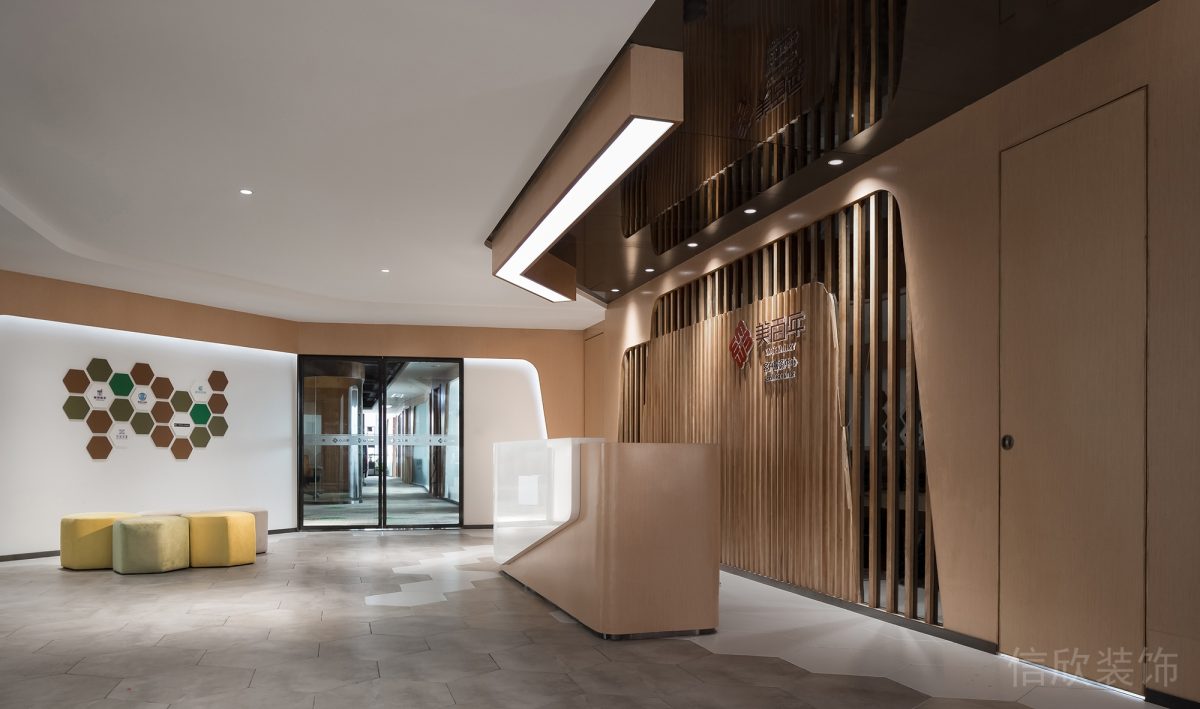 辦公室設(shè)計幾何鋪貼撞色地板實木設(shè)計