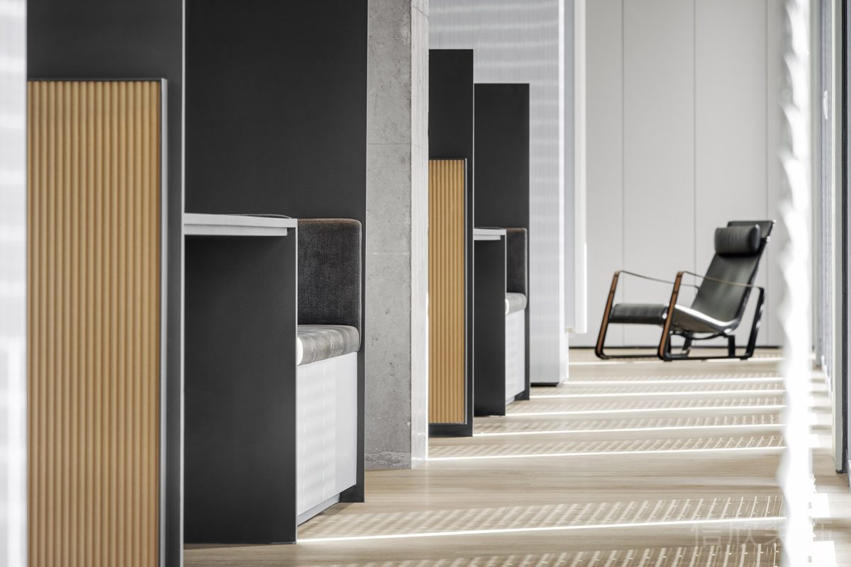 辦公室裝修設(shè)計條紋木質(zhì)獨(dú)立工作桌