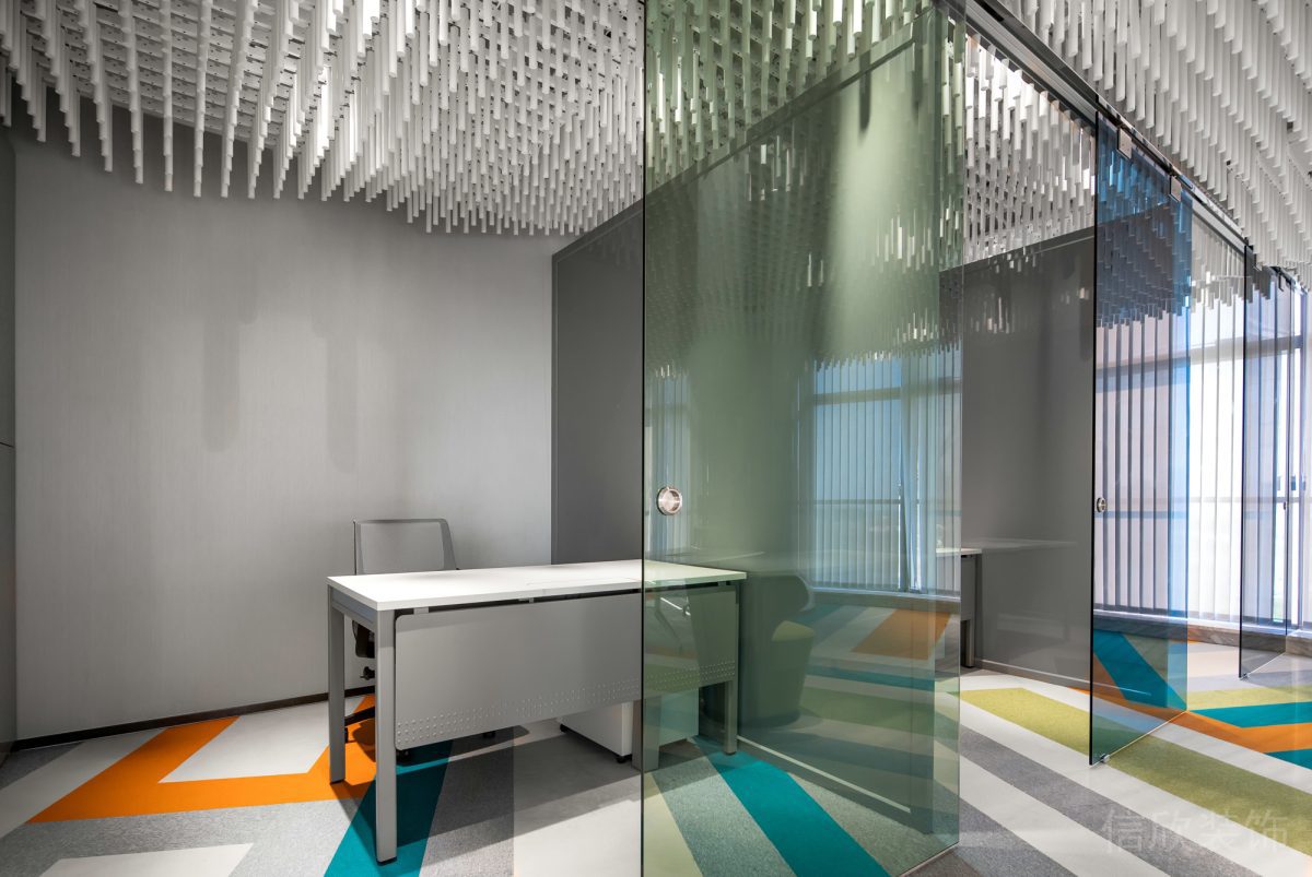 部門小型開放式辦公室裝修設(shè)計玻璃平推門