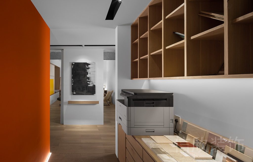 半墻柜體實(shí)木一體設(shè)計(jì)打印室辦公室裝修效果圖