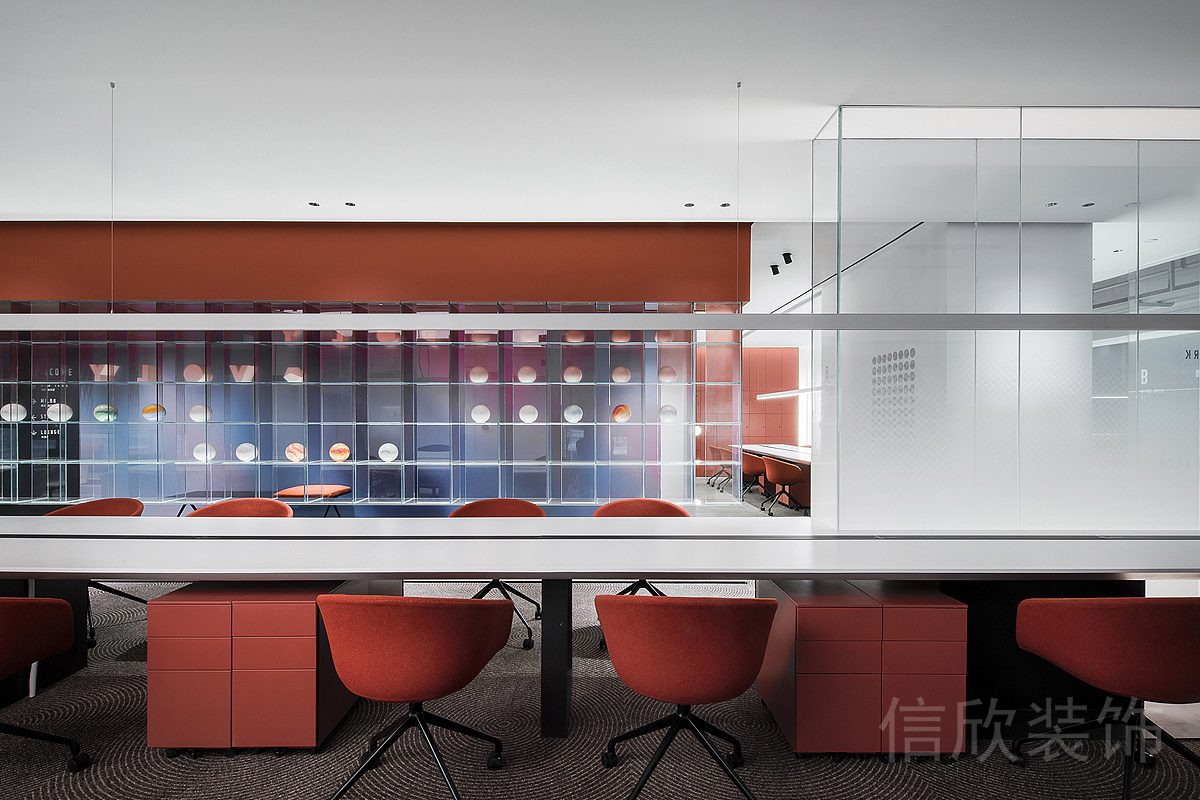 橙色現(xiàn)代辦公室會議室直線式設(shè)計圖