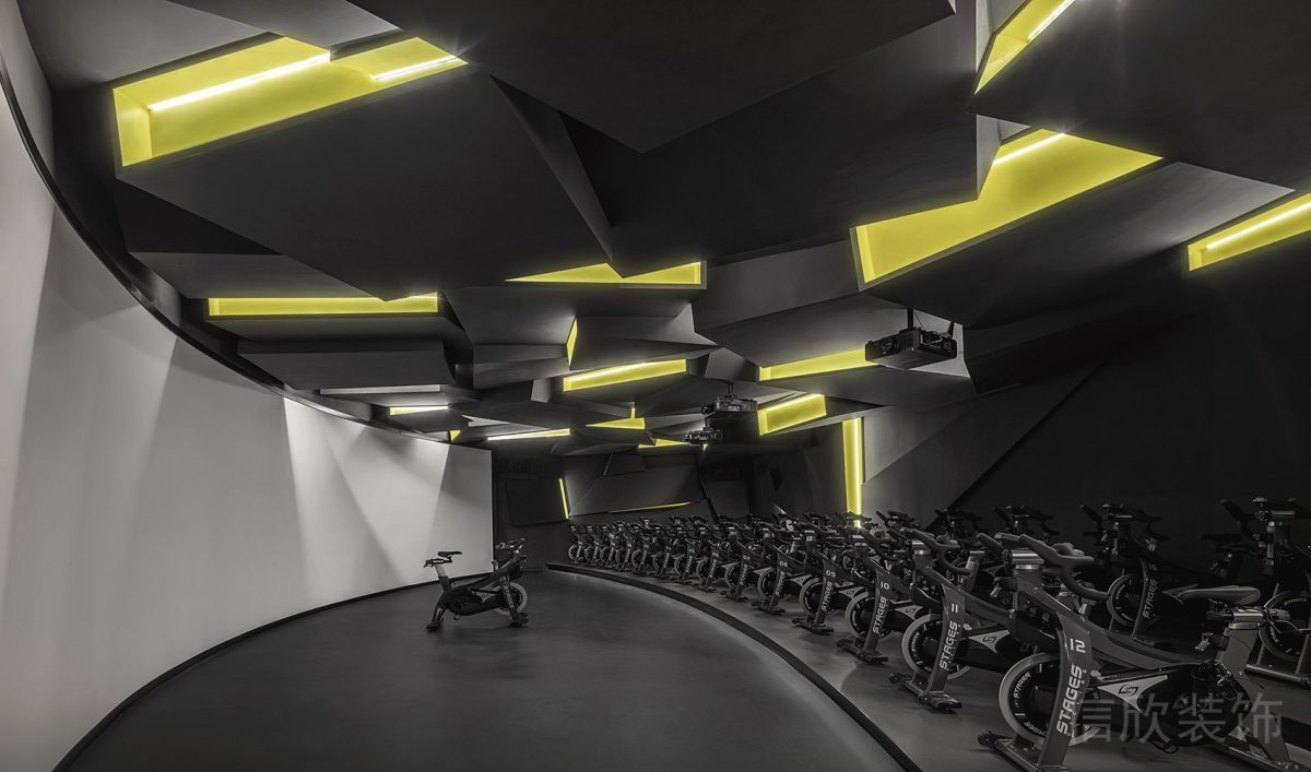 動感單車健身房多人運動區(qū)創(chuàng)意不規(guī)則天花設(shè)計