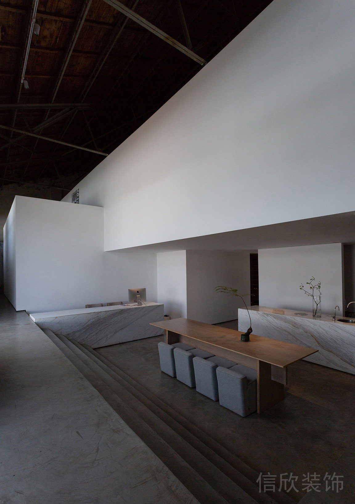 大理石階梯極簡(jiǎn)風(fēng)原木桌子半開放式瑜伽機(jī)構(gòu)前臺(tái)裝修