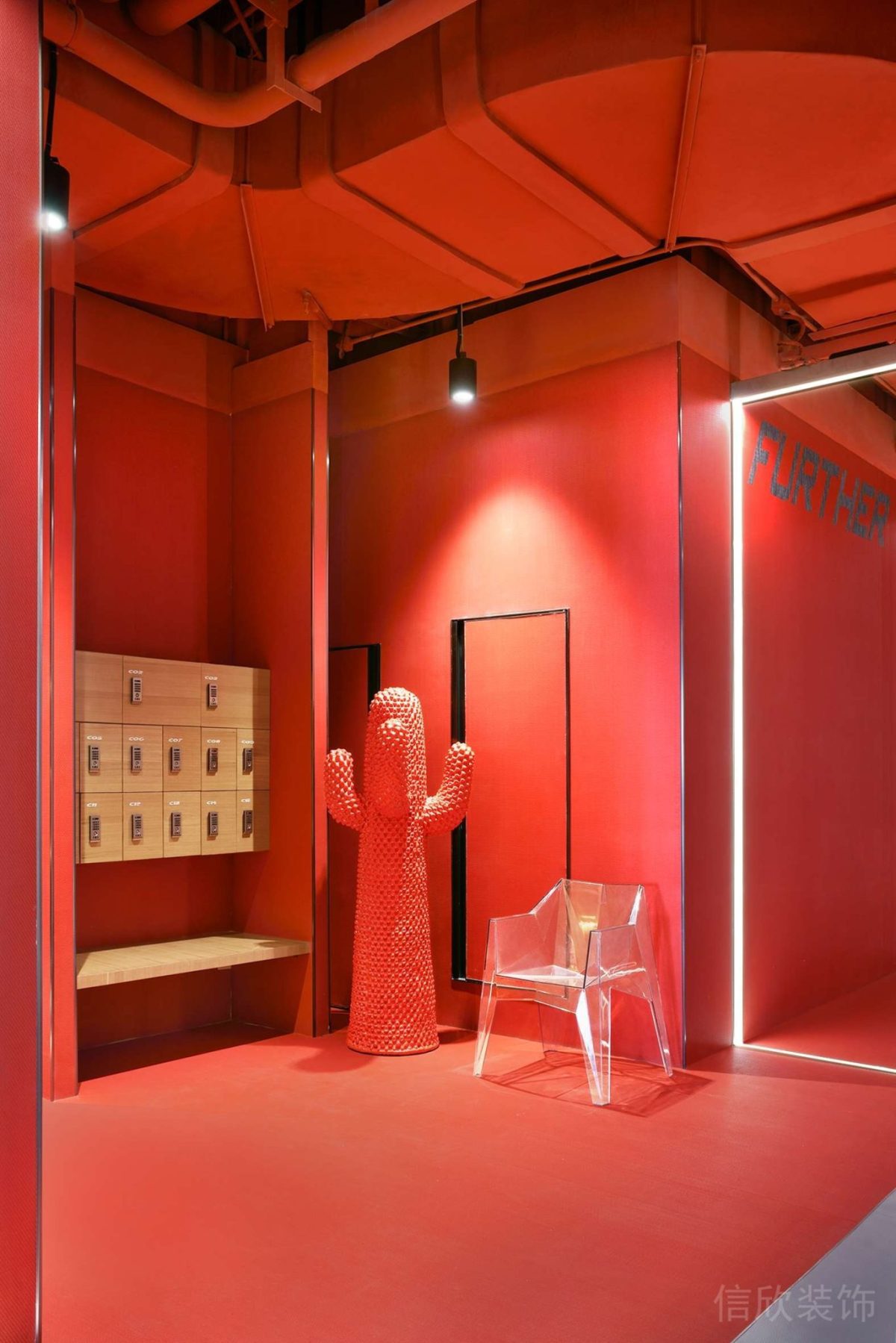 工業(yè)風(fēng)健身房紅色儲(chǔ)物柜休息區(qū)效果圖