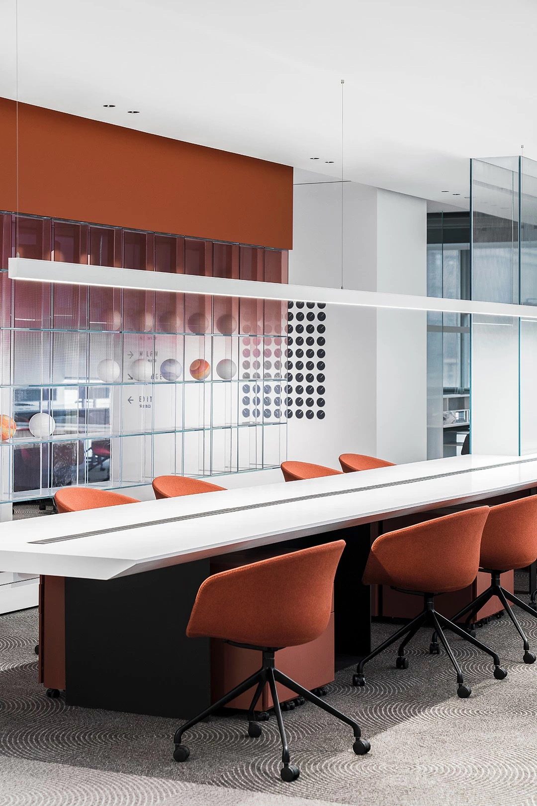 漸變玻璃形象板裝修設(shè)計(jì)辦公室現(xiàn)代裝修