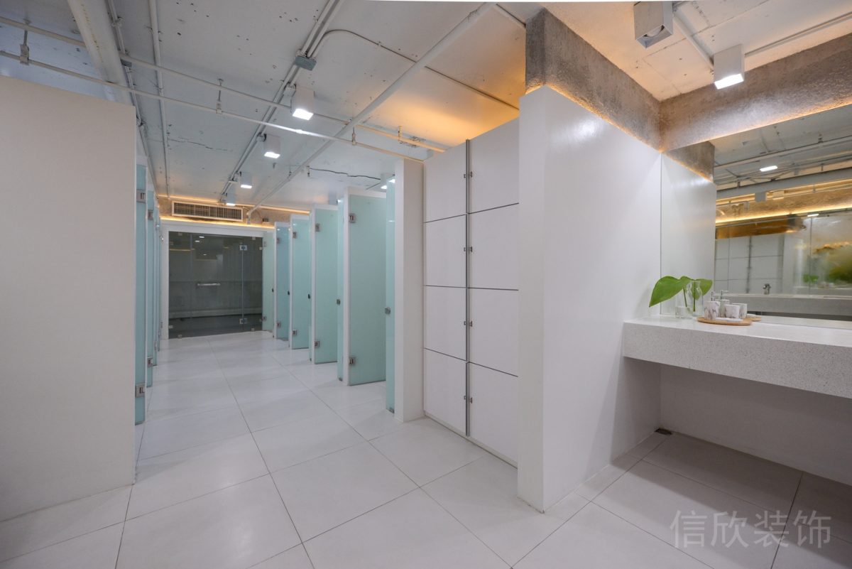 簡約風衛(wèi)生間裝修設(shè)計薄荷綠色門飾設(shè)計