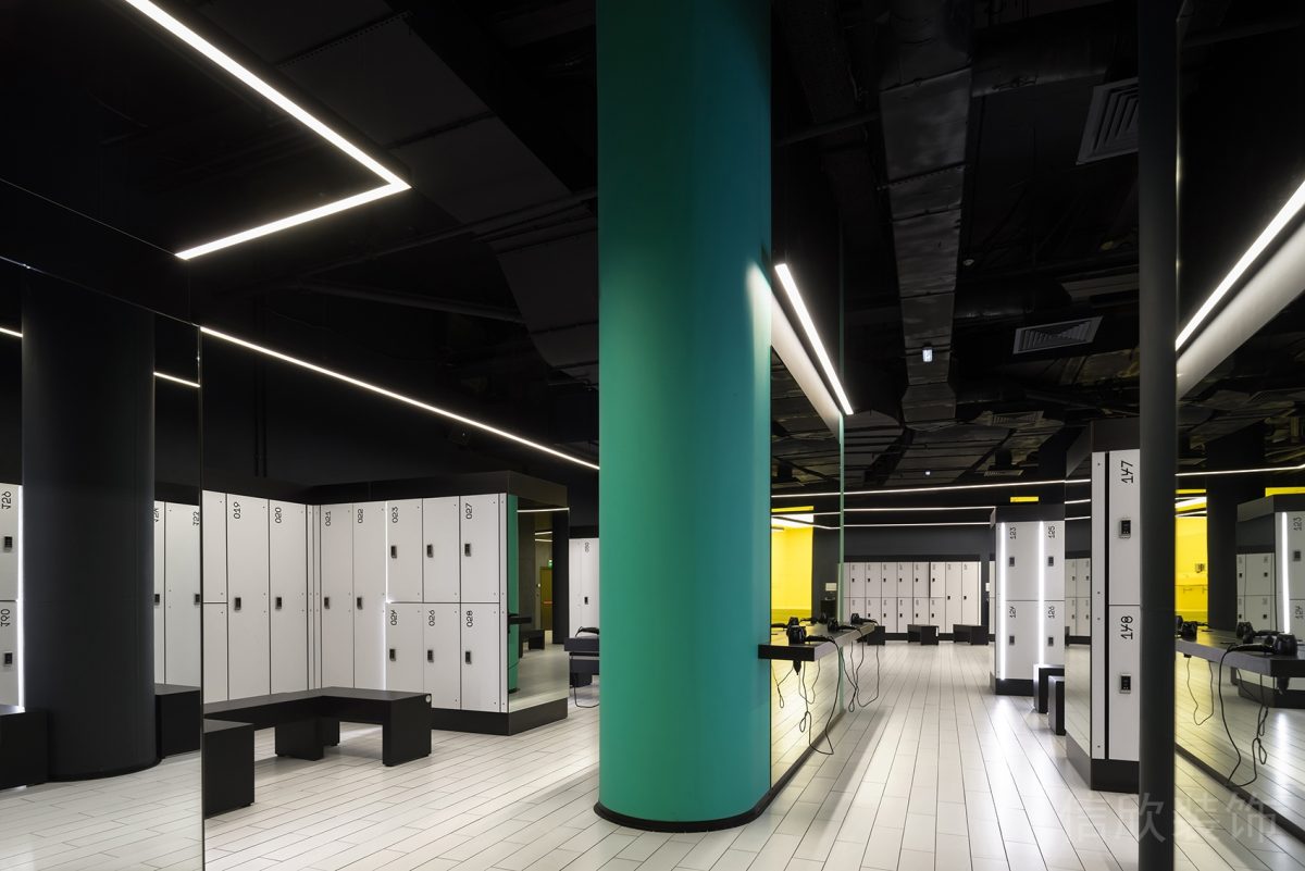 綠色墻柱設(shè)計健身房更衣收納設(shè)計