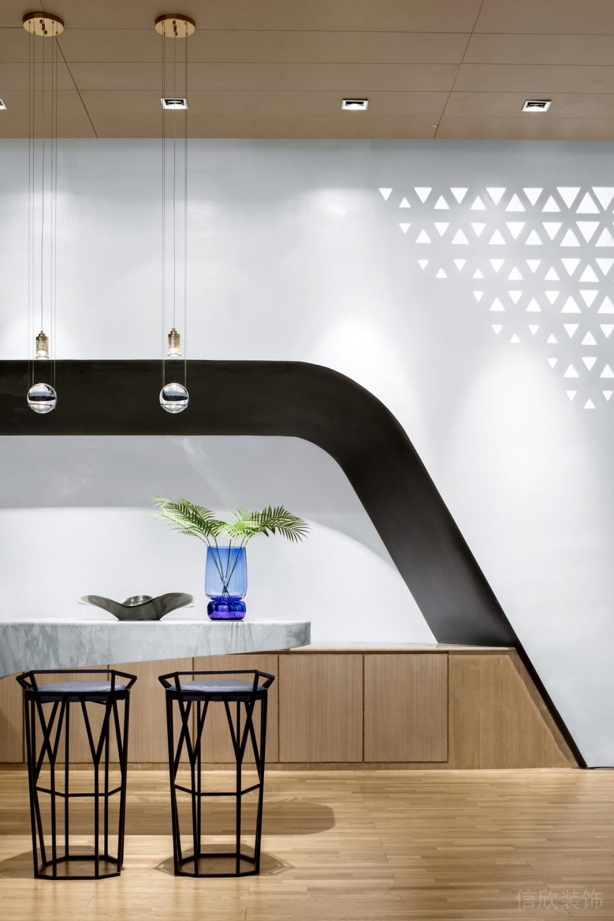 木飾面茶水間裝修設(shè)計(jì)辦公室創(chuàng)意吊頂天花