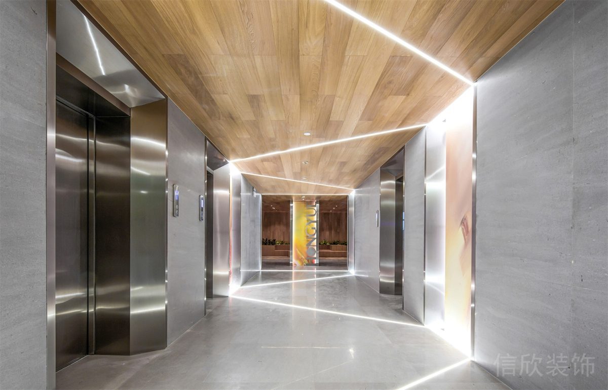 內(nèi)嵌式放射燈飾木質(zhì)天花辦公室電梯等候區(qū)設(shè)計