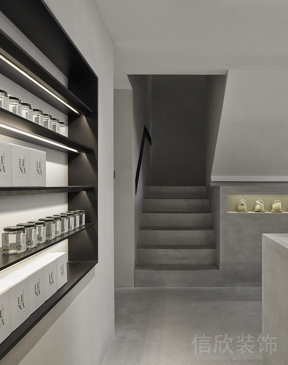 墻體定制收納柜黑色金屬設(shè)計(jì)辦公室過道階梯處裝修