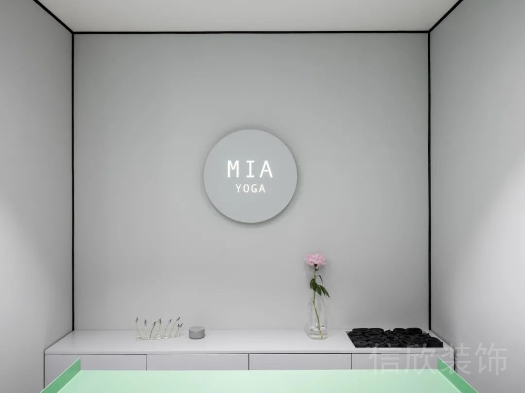 深圳市mia瑜伽機(jī)構(gòu)白色背景板瑜伽機(jī)構(gòu)設(shè)計