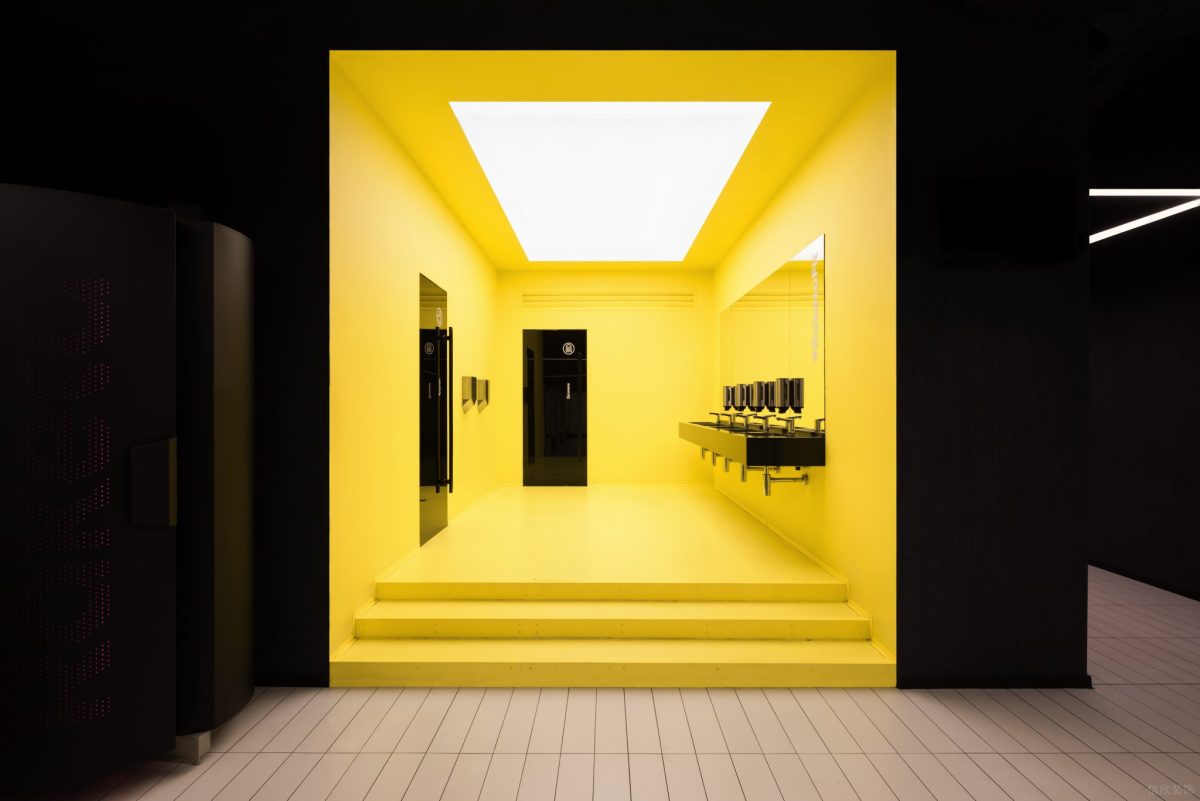 臺階裝修設(shè)計健身房洗手間效果圖黃黑撞色