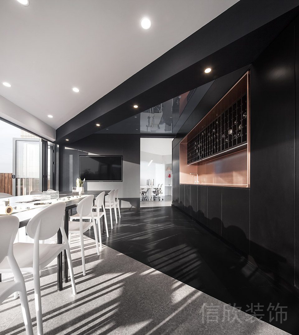 現(xiàn)代辦公室灰色拼接黑色地磚裝修設計效果圖