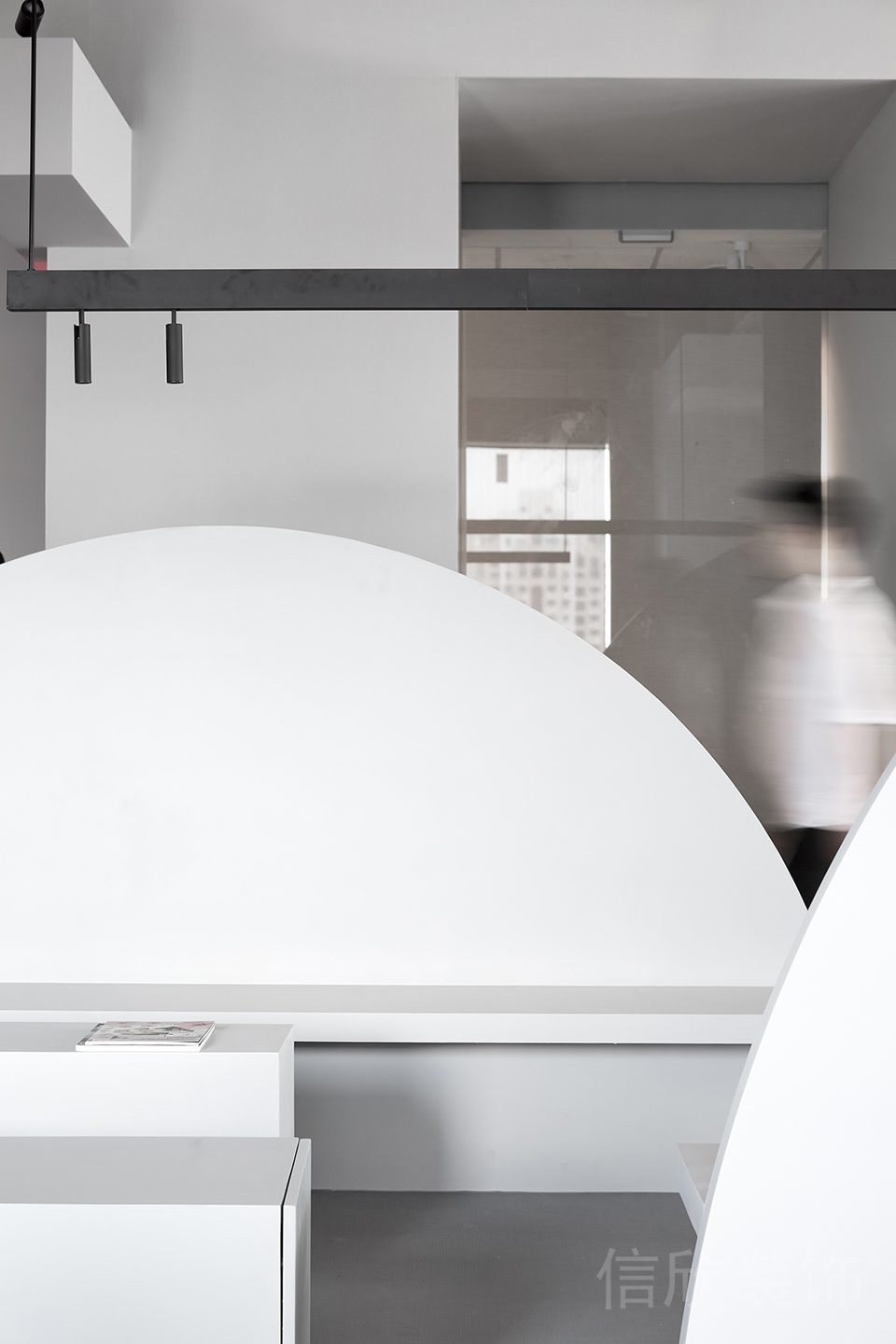 現(xiàn)代工業(yè)風辦公空間固定隔斷設(shè)計