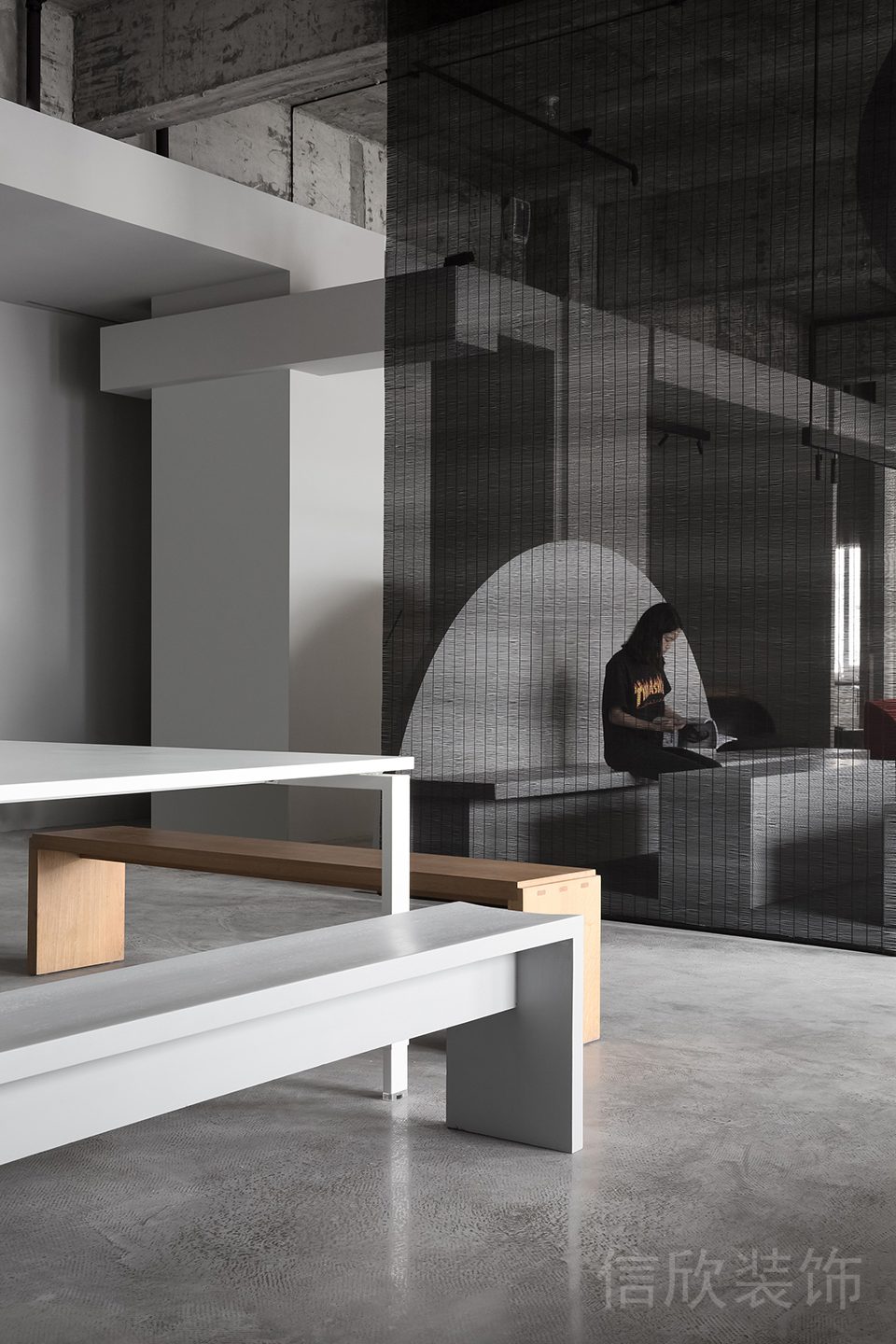 現(xiàn)代工業(yè)風辦公空間固定家具設(shè)計