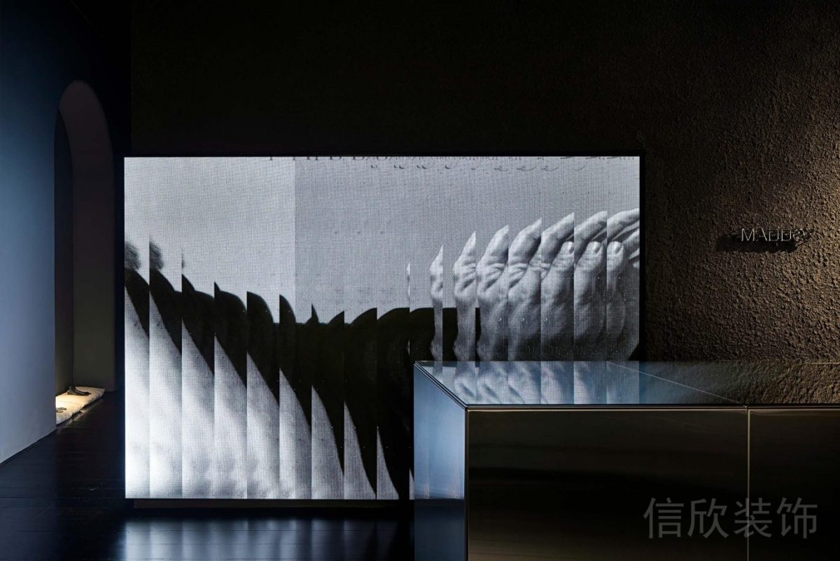 現(xiàn)代科技感大廳健身房裝修設(shè)計