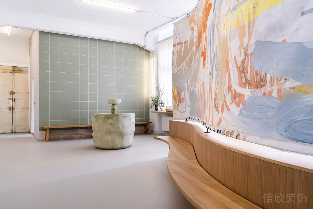 藝術(shù)油畫墻體隔斷木質(zhì)弧形休息區(qū)裝修