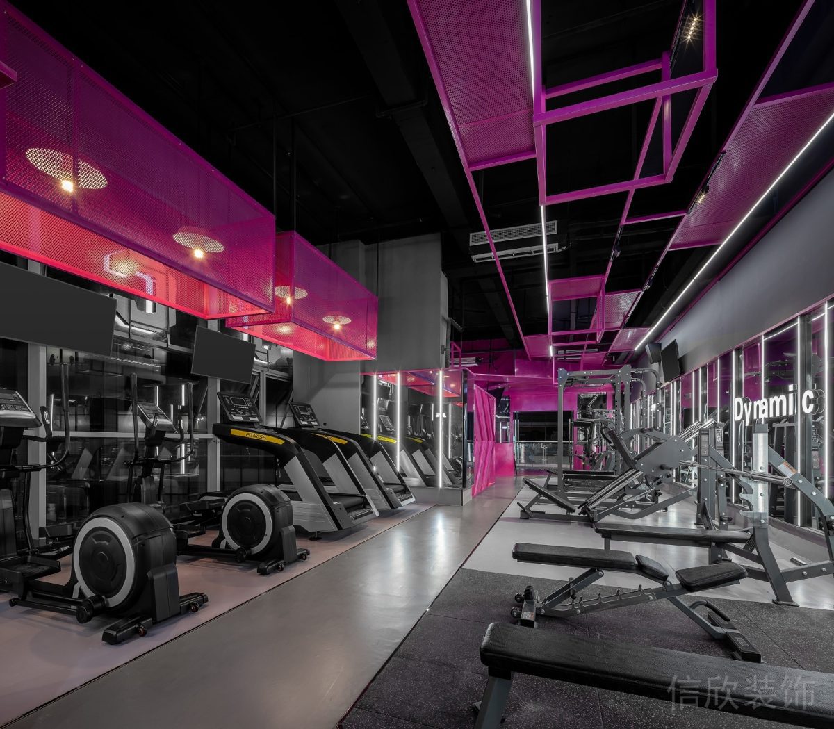 有氧區(qū)橢圓儀工業(yè)風(fēng)橡膠地墊裝修健身房設(shè)計
