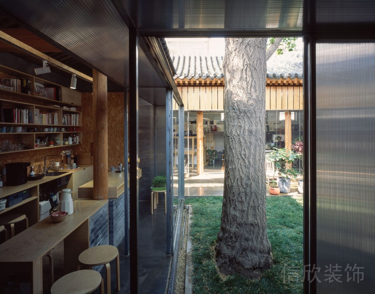 玻璃隔斷平推門木飾面裝修辦公室效果休息區(qū)設(shè)計(jì)