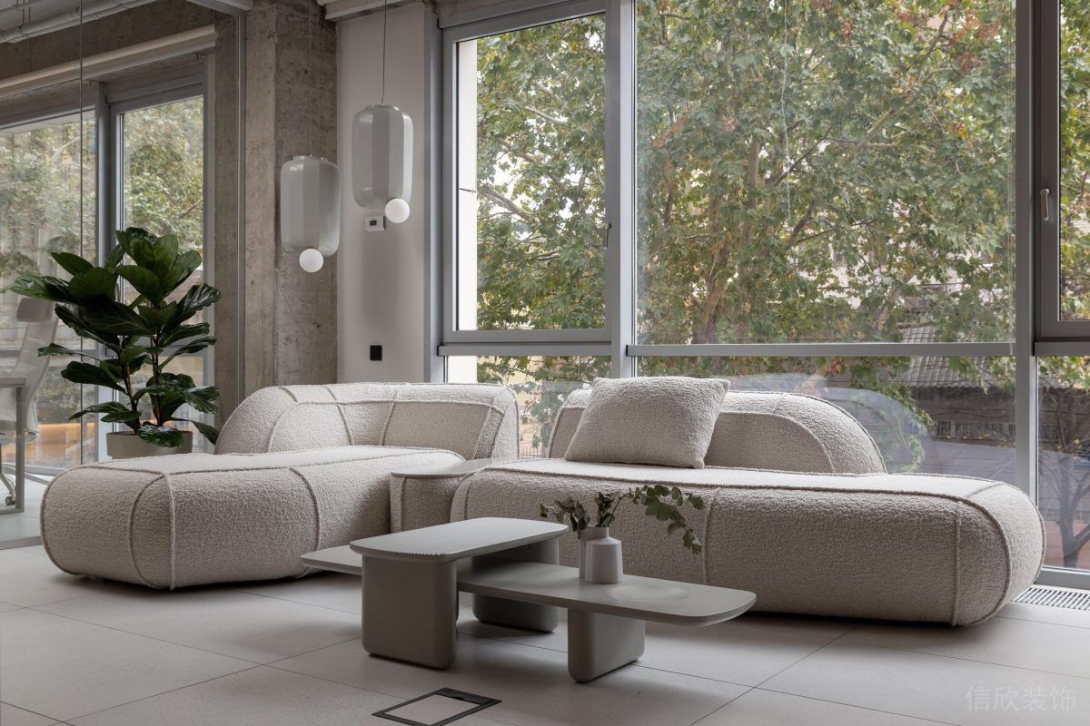 白色弧形沙發(fā)落地窗休息區(qū)設(shè)計效果圖