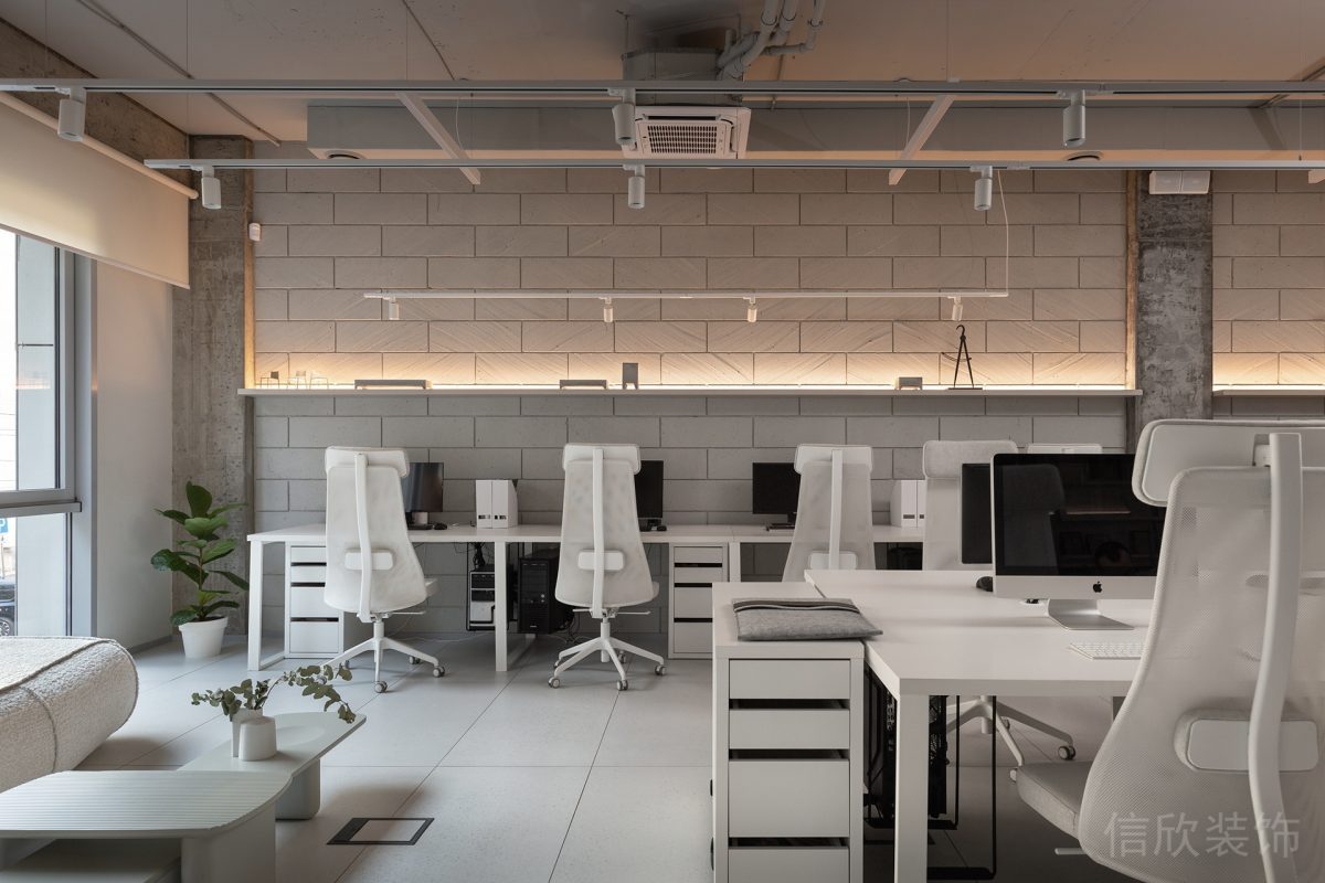 白色極簡桌椅搭配白色地磚辦公室裝修設(shè)計圖