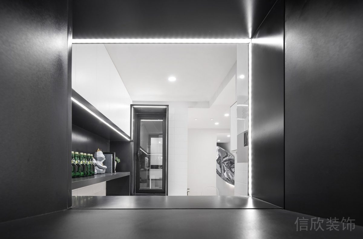 茶水間裝修黑色環(huán)形過道設(shè)計廚房和會議室之間邏輯帶上的洞口
