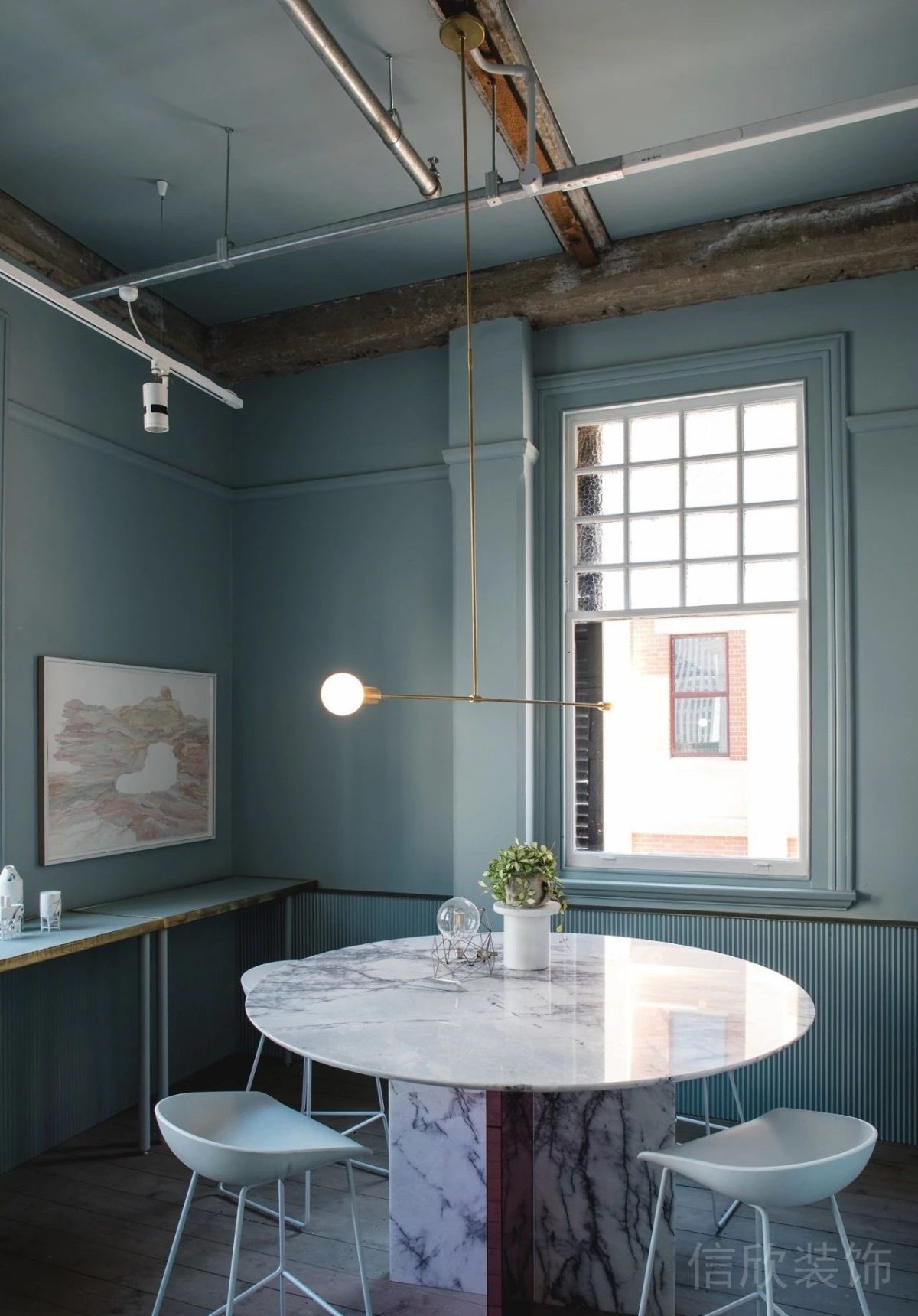 瓷磚大理石圓桌藝術(shù)感復(fù)古時(shí)尚工作室裝修圖