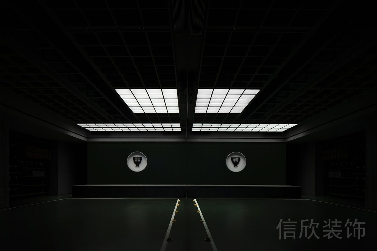 多功能教室瑜伽機(jī)構(gòu)裝修設(shè)計效果暗色系天花燈飾設(shè)計