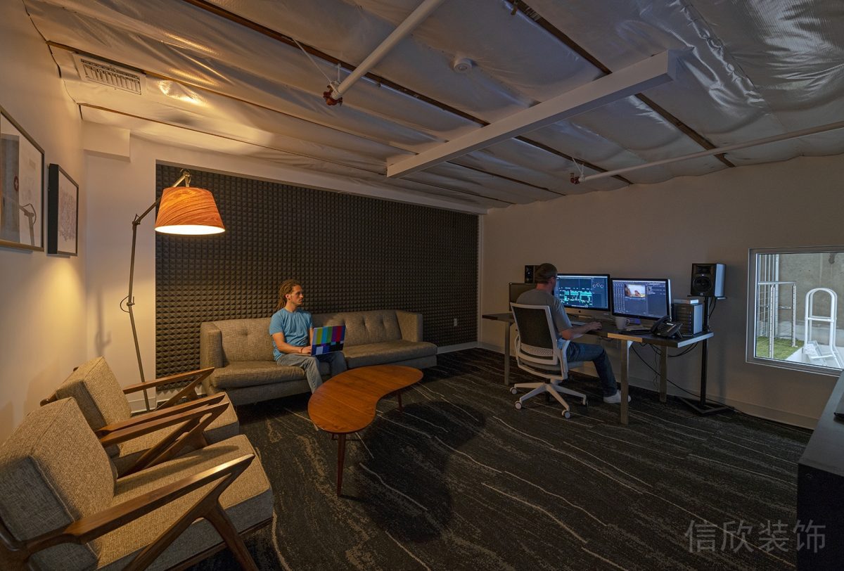 地毯天花裝修設(shè)計辦公室會議室裝修設(shè)計布藝沙發(fā)積木墻體設(shè)計